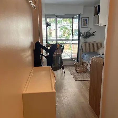 Cosy à Deux Pas De La Cité Universitaire, Accès Direct Rer B Depuis L'aéroport, Animaux Acceptés Appartamento *